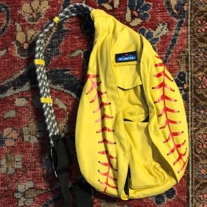 Kavu sling bag with baseball pattern ⚾️